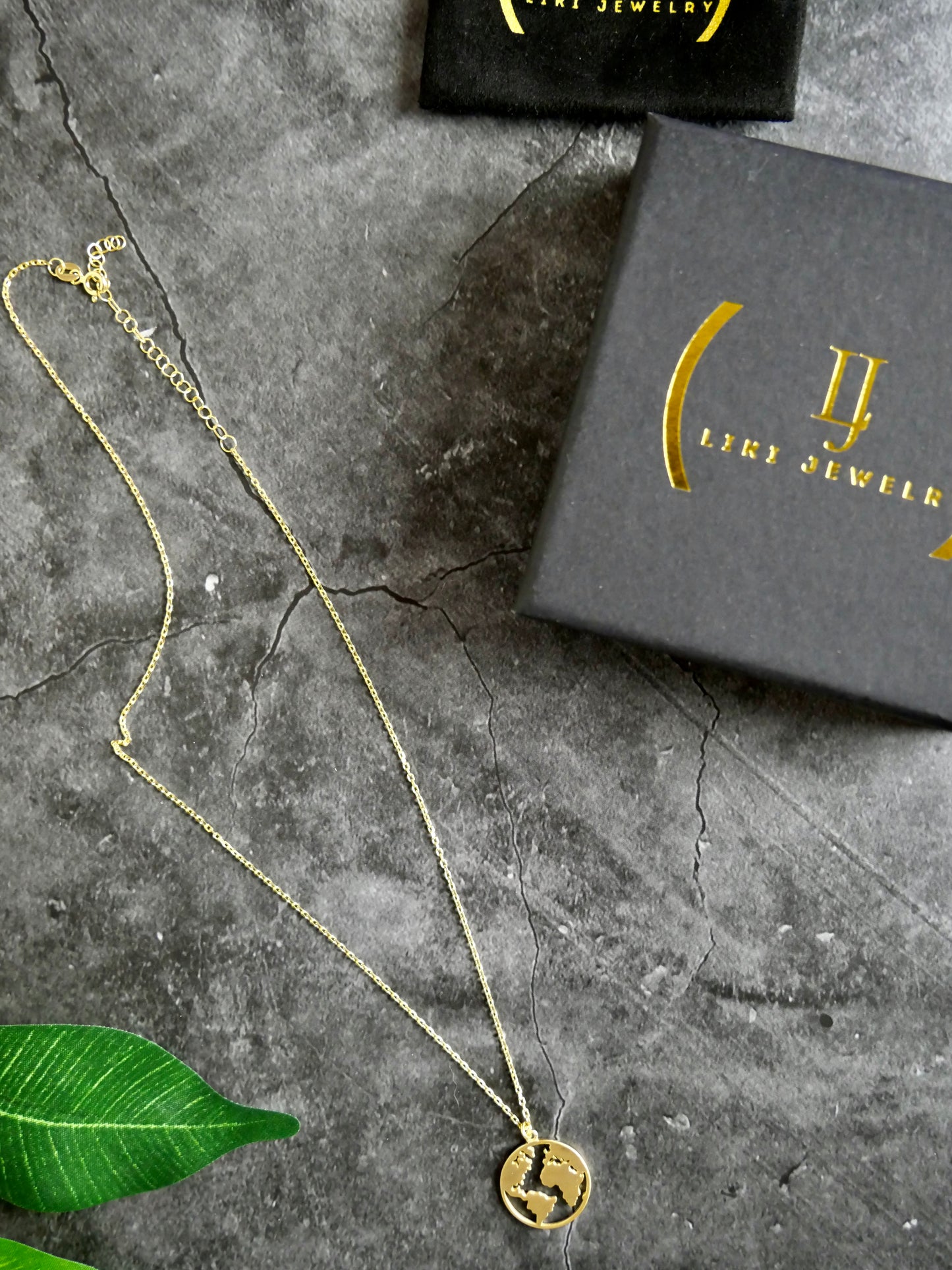 Naij Pendant Necklace