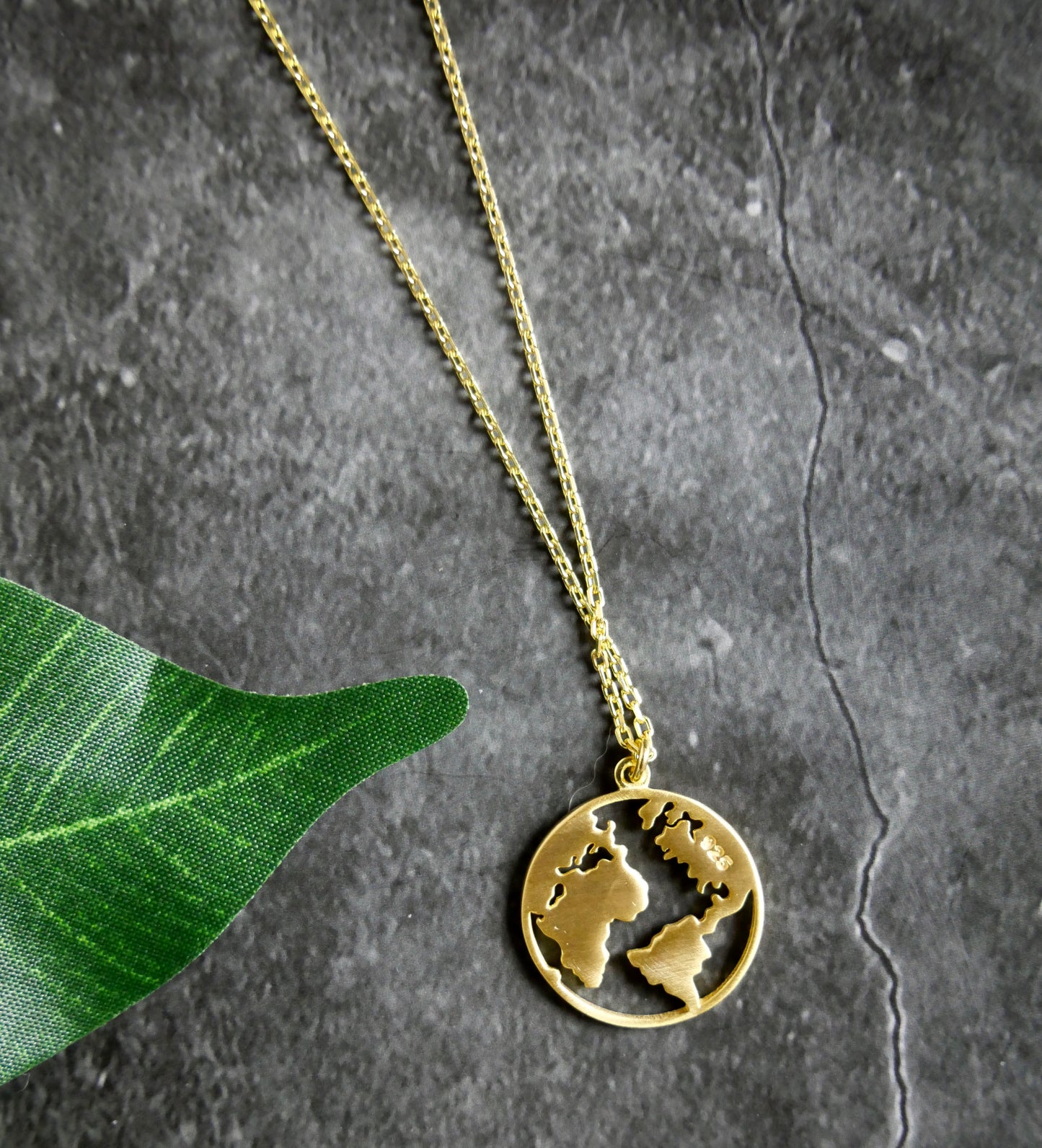 Naij Pendant Necklace